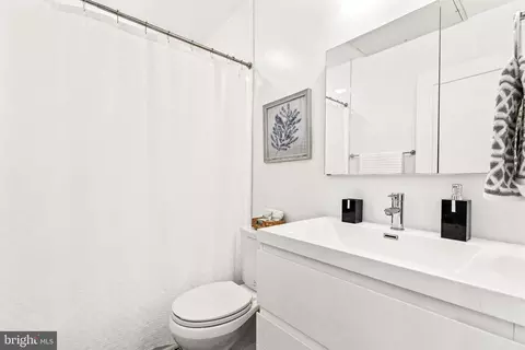 Bath - 11 15th St NE #5, Washington, DC 20002 photo 1 of 1