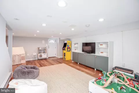 Living - 540 24th St NE, Washington, DC 20002 photo 4 of 4