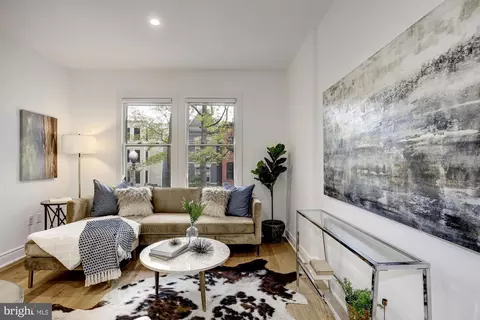 Living - 317 3rd SE #22, Washington, DC 20003 photo 2 of 5