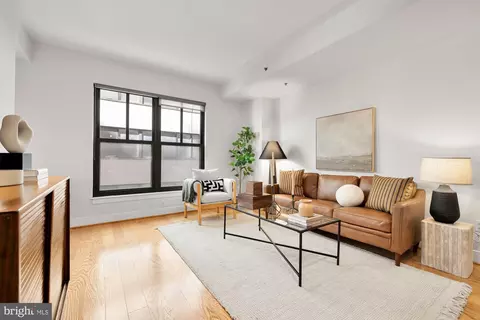 910 M St NW #208, Washington, DC 20001