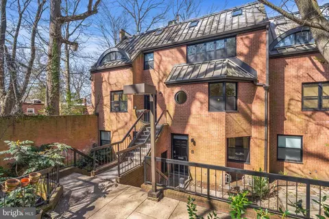 1688 Oak St NW #22, Washington, DC 20010