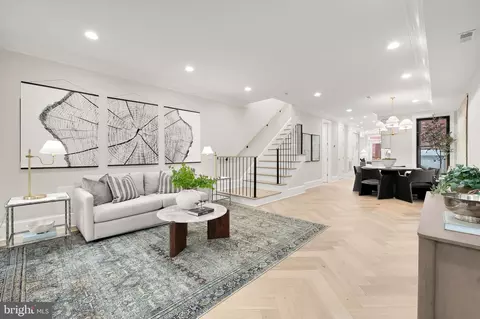 915 10th St NE, Washington, DC 20002