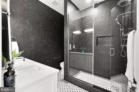 915 10th St NE, Washington, DC 20002 photo 29