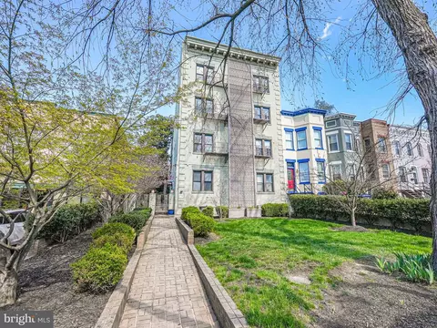 116 N Carolina Ave SE #201, Washington, DC 20003