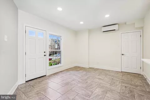 Entry Way - 4427 Macarthur Blvd NW, Washington, DC 20007 photo 4 of 8