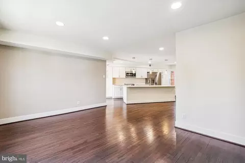 Entry Way - 4427 Macarthur Blvd NW, Washington, DC 20007 photo 7 of 8