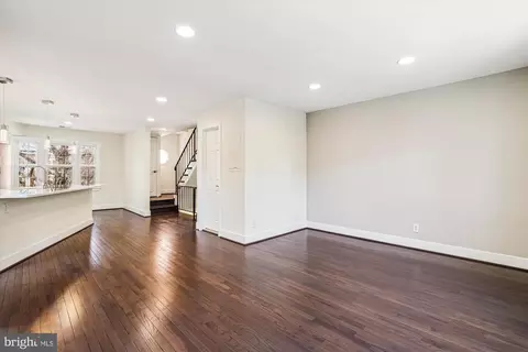 Entry Way - 4427 Macarthur Blvd NW, Washington, DC 20007 photo 6 of 8