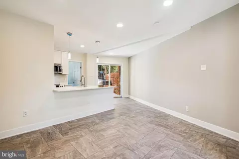 Entry Way - 4427 Macarthur Blvd NW, Washington, DC 20007 photo 3 of 8