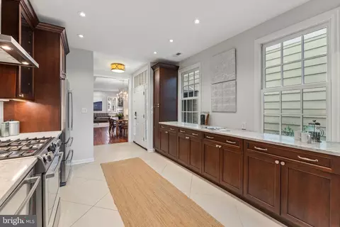 Entry Way - 529 6th St SE, Washington, DC 20003 photo 2 of 11