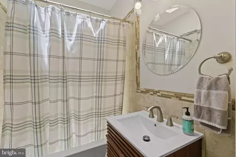Bath - 550 23rd Pl NE, Washington, DC 20002 photo 1 of 2