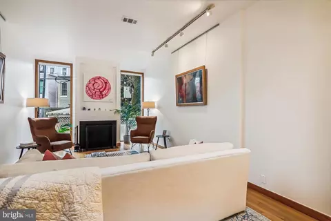 Living - 125 12th St NE, Washington, DC 20002 photo 4 of 9