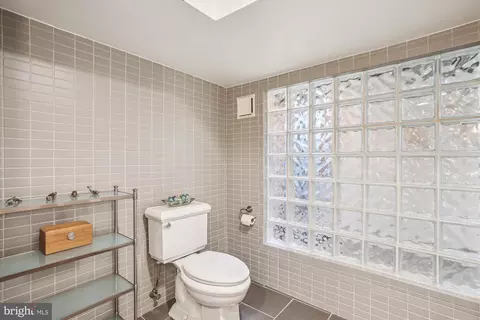 Bath - 523 14th St SE, Washington, DC 20003 photo 7 of 7