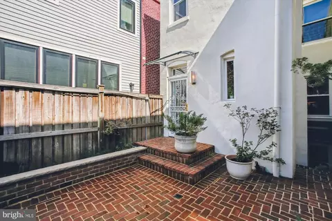 Exterior - 523 14th St SE, Washington, DC 20003 photo 10 of 31