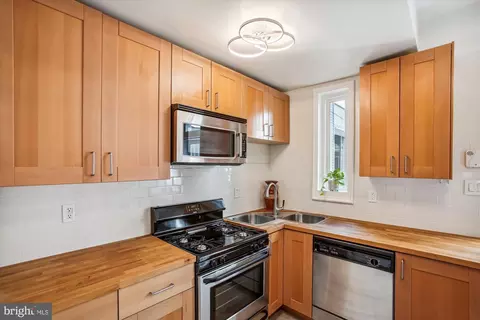 Kitchen - 523 14th St SE, Washington, DC 20003 photo 1 of 2
