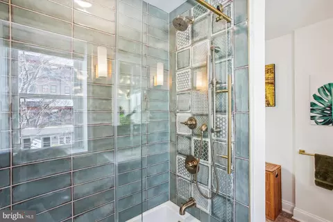 Bath - 523 14th St SE, Washington, DC 20003 photo 4 of 7