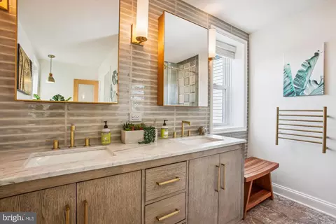 Bath - 523 14th St SE, Washington, DC 20003 photo 3 of 7