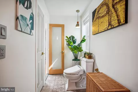 Bath - 523 14th St SE, Washington, DC 20003 photo 2 of 7