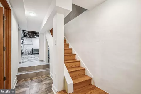 Entry Way - 523 14th St SE, Washington, DC 20003 photo 6 of 9