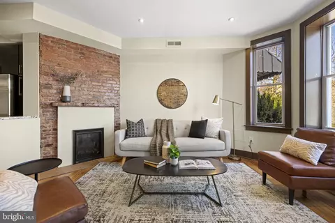 Living - 706 4th St NE, Washington, DC 20002 photo 3 of 5