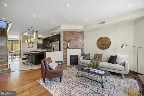 Living - 706 4th St NE, Washington, DC 20002 photo 4 of 5