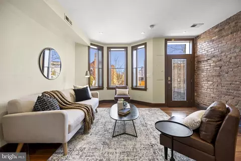 Living - 706 4th St NE, Washington, DC 20002 photo 2 of 5