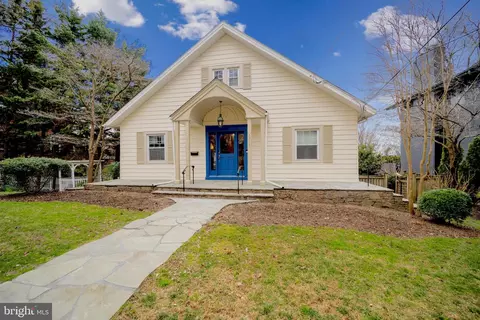 3378 Stephenson Pl NW, Washington, DC 20015