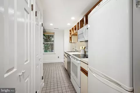 317 NE 10th NE #3, Washington, DC 20002 photo 9