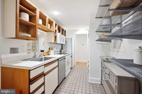 317 NE 10th NE #3, Washington, DC 20002 photo 8