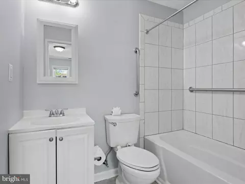 Bath - 401 56th St NE, Washington, DC 20019 photo 1 of 4