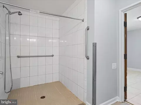 Bath - 401 56th St NE, Washington, DC 20019 photo 3 of 4