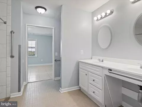 Bath - 401 56th St NE, Washington, DC 20019 photo 2 of 4