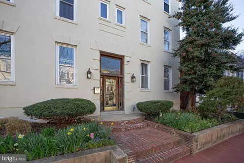 676 4th St NE #404, Washington, DC 20002