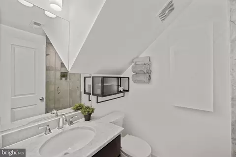 Bath - 1621 D St SE #2, Washington, DC 20003 photo 2 of 2