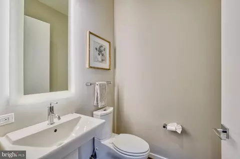 646 H St NE #PH-3, Washington, DC 20002 photo 28