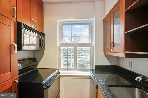 Kitchen - 4866 Macarthur Blvd NW #2, Washington, DC 20007 photo 2 of 4