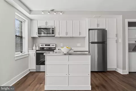212 Oakwood St SE #122, Washington, DC 20032