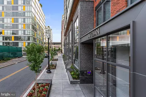 1211 Van St SE #PH-13A, Washington, DC 20003