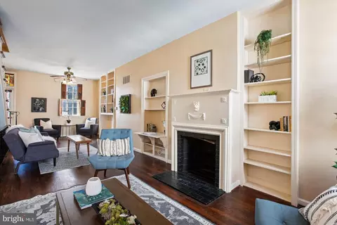 Living - 604 E Se SE, Washington, DC 20003 photo 3 of 5