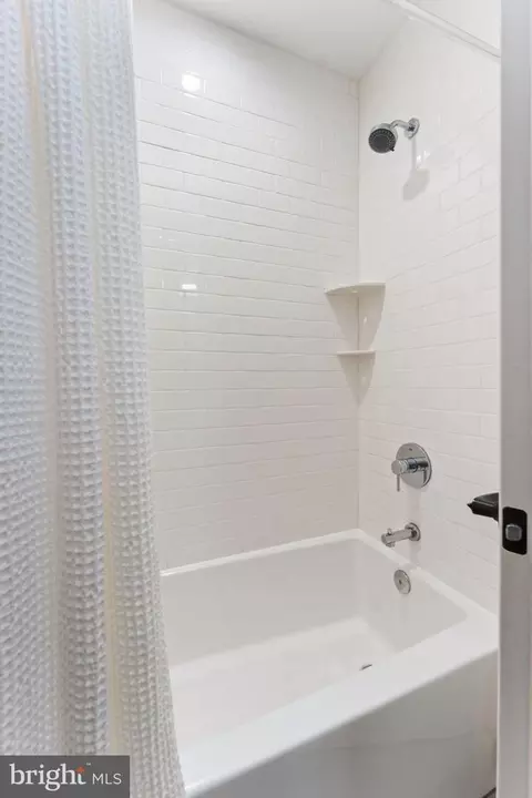 Bath - 415 23rd Pl NE, Washington, DC 20002 photo 6 of 7