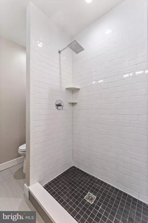 Bath - 415 23rd Pl NE, Washington, DC 20002 photo 4 of 7