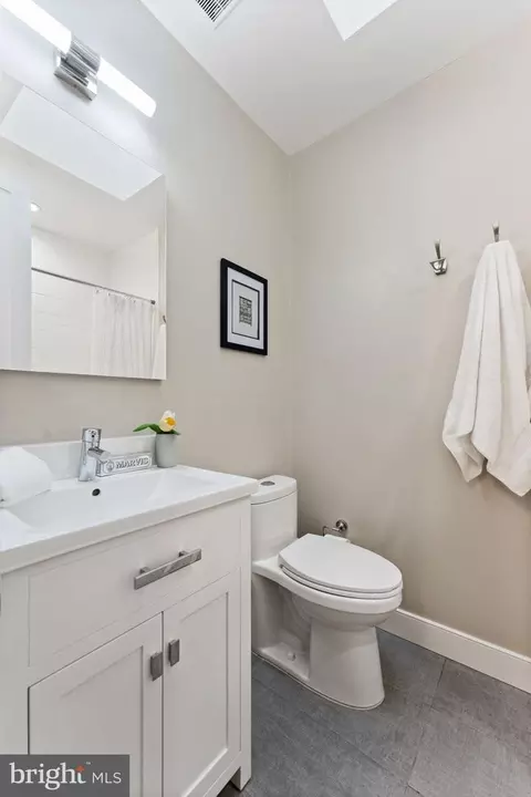 Bath - 415 23rd Pl NE, Washington, DC 20002 photo 5 of 7