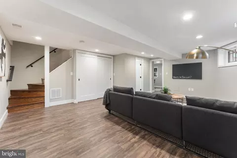 Living - 415 23rd Pl NE, Washington, DC 20002 photo 3 of 4