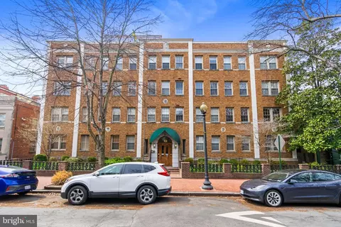 18 9th St NE #110, Washington, DC 20002
