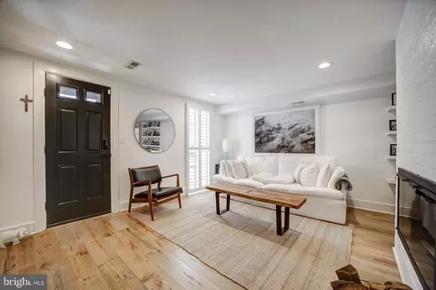 Living - 517 10th St SE, Washington, DC 20003 photo 3 of 5