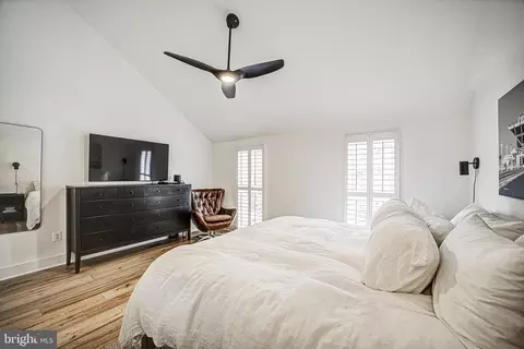 Bedroom - 517 10th St SE, Washington, DC 20003 photo 4 of 7