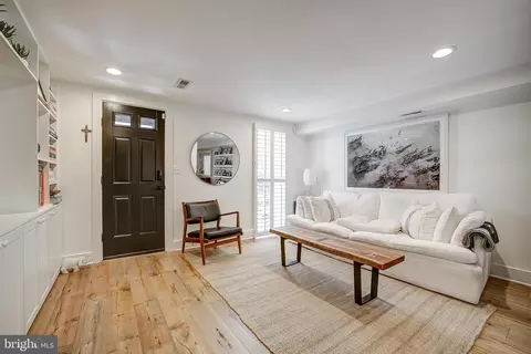 Living - 517 10th St SE, Washington, DC 20003 photo 4 of 5