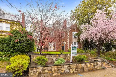 2921 Cathedral Ave NW, Washington, DC 20008