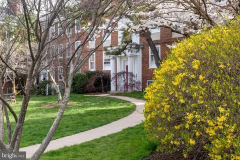 3621 39th St NW #C321, Washington, DC 20016