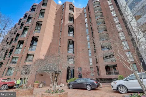 1099 22nd St NW #201, Washington, DC 20037