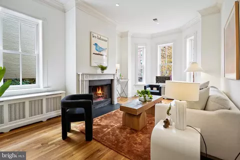 Living - 103 6th St NE, Washington, DC 20002 photo 3 of 14